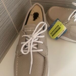 Like new! Skechers “on the go” loafer. Women’s size 8.5